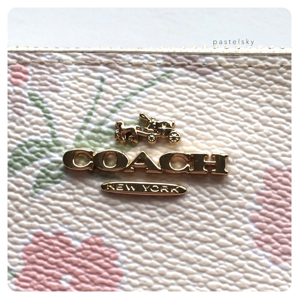 🆕 COACH springtime zippered wristlet - Picture 4 of 8